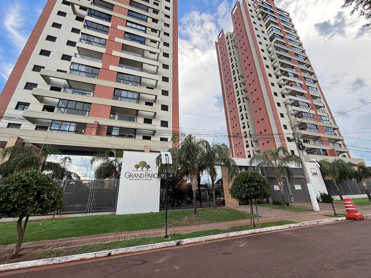 Entrada e portaria do Grand Parc em Dourados
