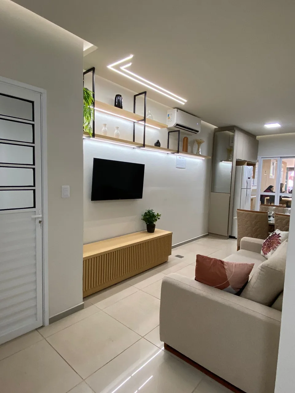Sala integrada da casa decorada do Residencial Portal do Sol